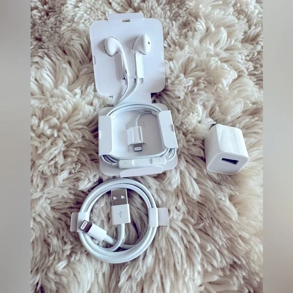 Apple Accessory Kit - Picture 1 of 4